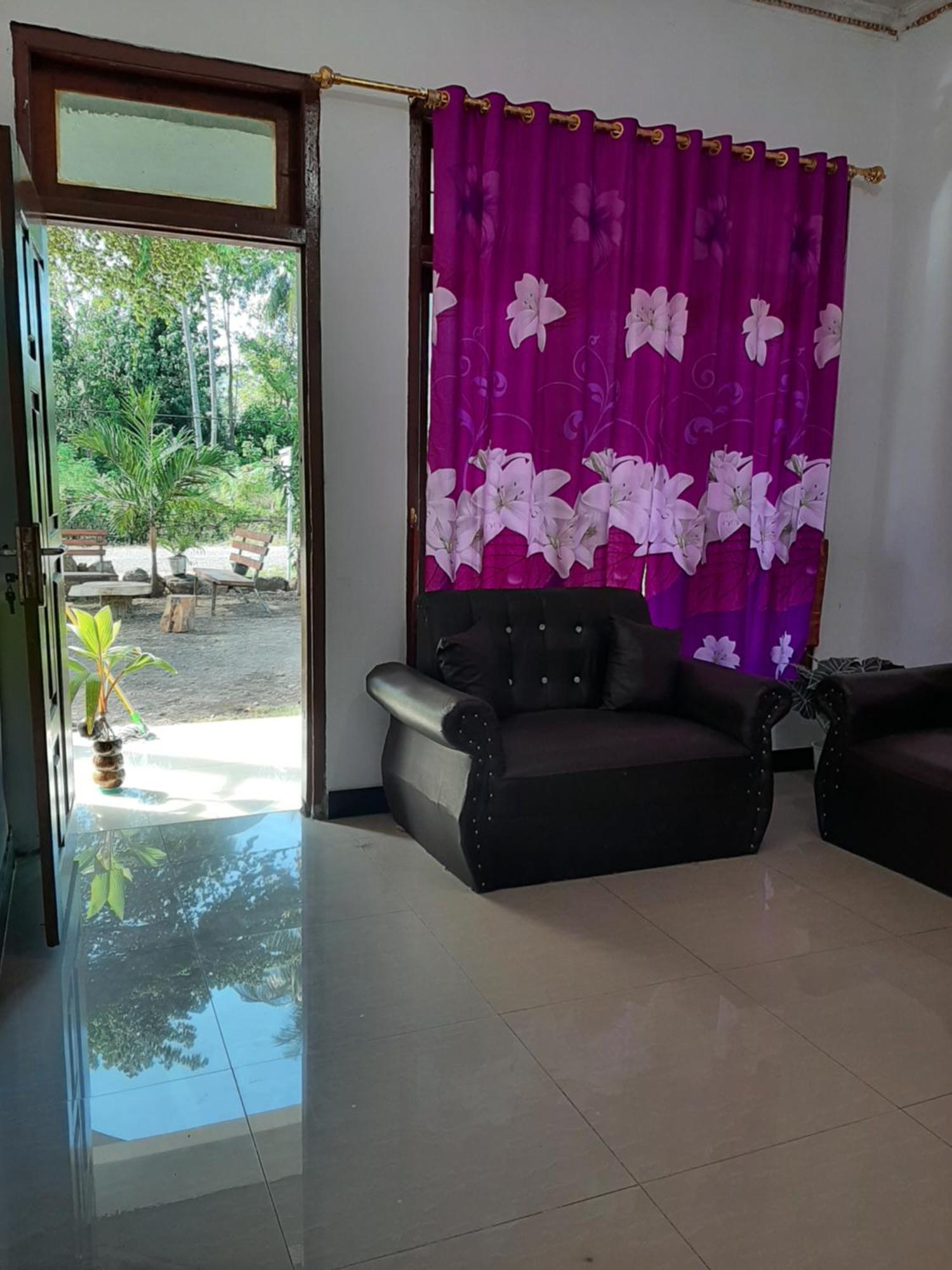 Riung Tiga Empat Tujuh Guesthouse Exterior foto