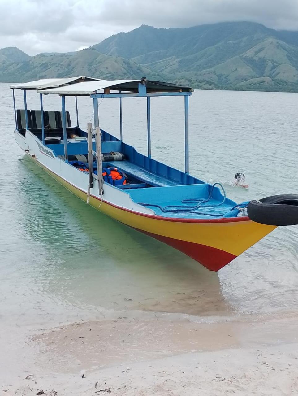 Riung Tiga Empat Tujuh Guesthouse Exterior foto